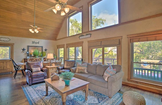Lakefront Living Private Dock, Deck, and Game Room!