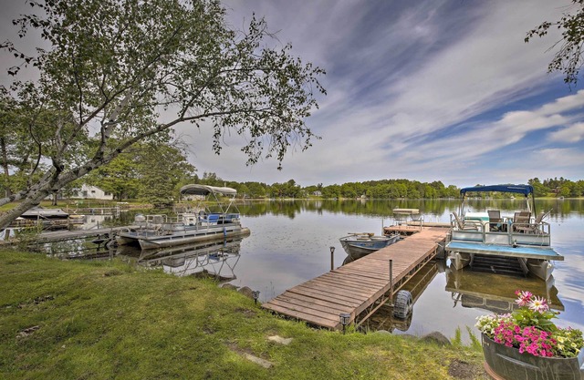 Lakefront New Auburn Apt w/Sauna & Sun Porch