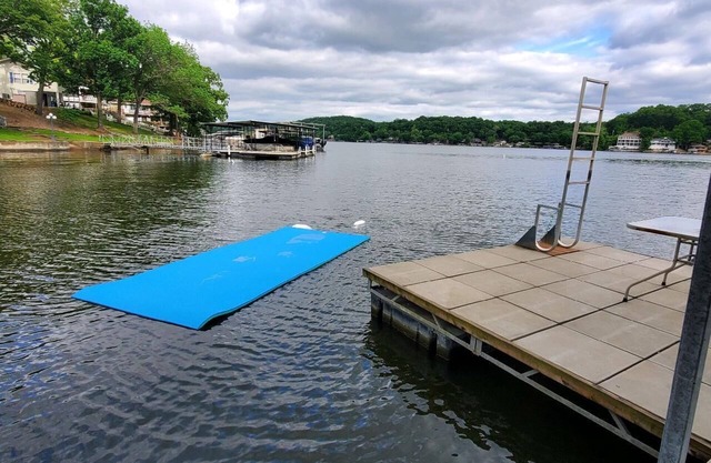 LAKEFRONT PADDLEBOARD KAYAK WATERMAT SWIMMING FIREPIT GRILLING SUNDECK FISHING