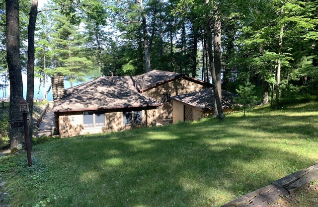 Lakefront Property waiting for you.