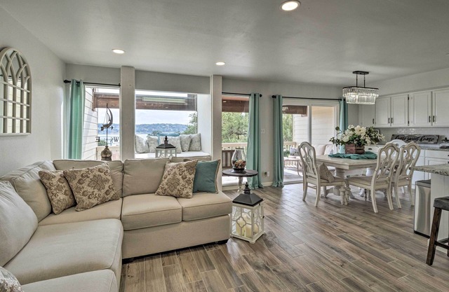 Lakefront Resort Living: Pool, Golf, Tennis & More