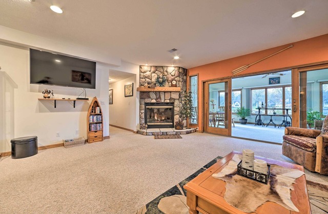 Lakefront Retreat on 18 Acres w/Hot Tub!