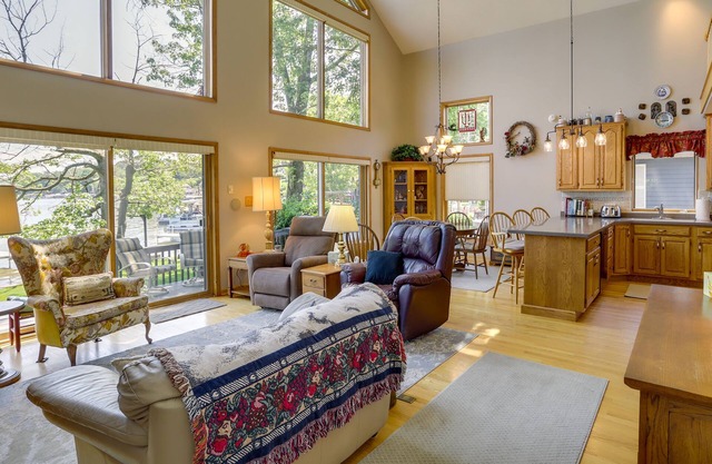 Lakefront Vandalia Home w/Boat Dock & Gas Grill!