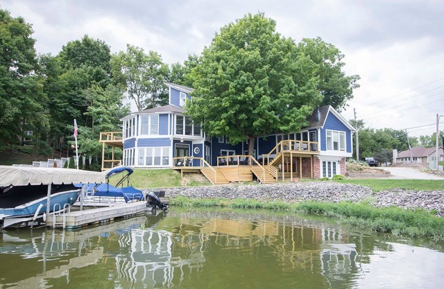 Lakehouse - Sleeps 20 w/free boat slip