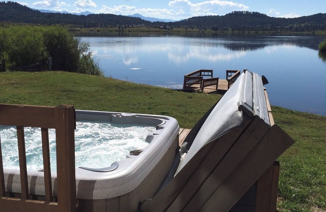 Lakehouse w Open Views, Deck w Hot Tub & Boat Dock