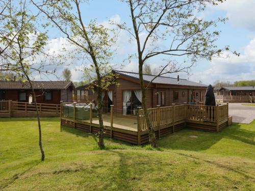 Lakeland Lodge- 3Bed-2 Bath- Private Patio