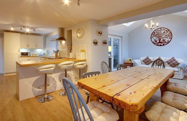 Lakenhow - Detached Holiday Home near Ulverston, Breathtaking Views, Sleeping 8