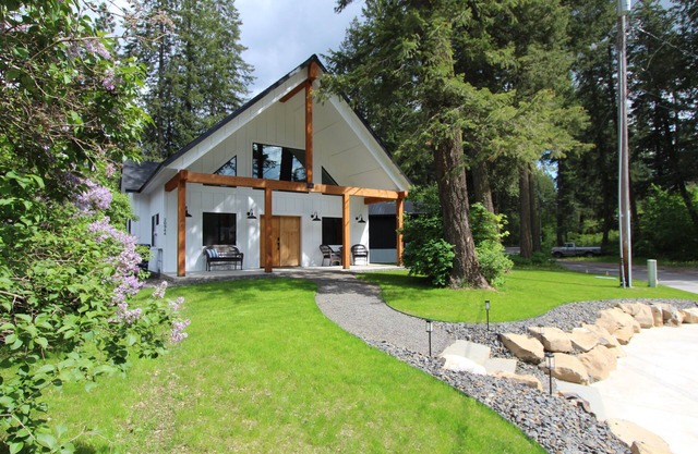 Lakeside Hideaway - game room, office, w/optional semi-private dock rental