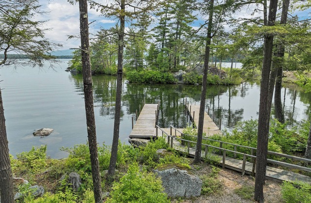 Lakeside Serenity - 4 Bedrooms, Meredith