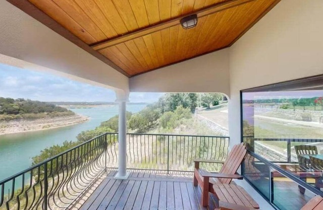 Lakeside Shiraz Haus w/Dock & Incredible Views. Rent as 2BR or 4BR w/Next Door Unit