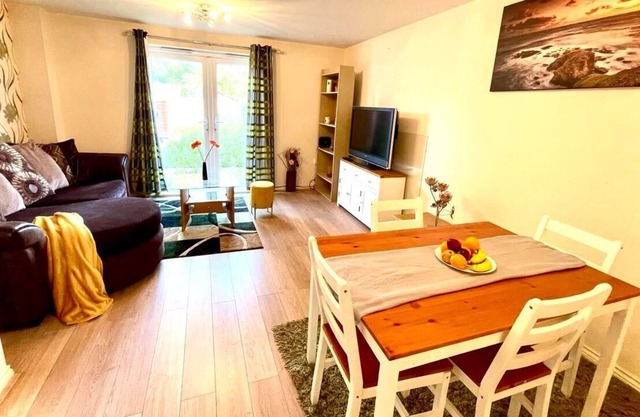 Lakeside Stylish 3 Bedroom House