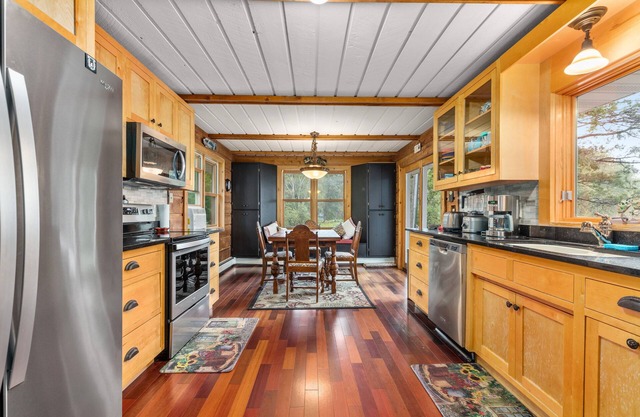 Lakeside Tranquility in the heart of Lake Country