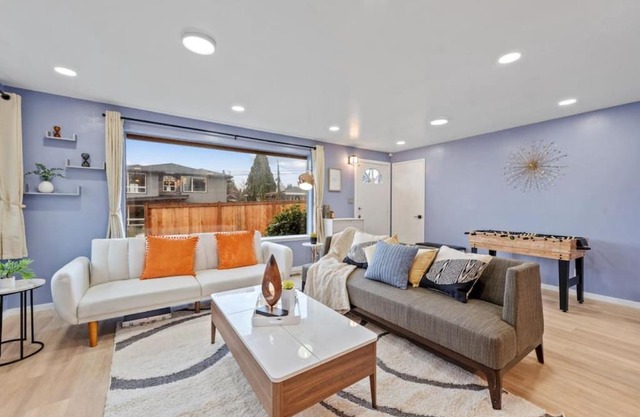 Lakeview Home in Renton, Walk to Beach, AC, Fenced