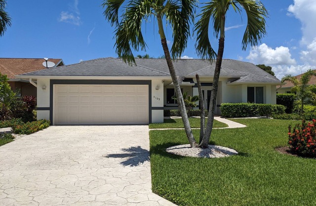 Lakeview, Minutes from Beach & 5th Avenue!