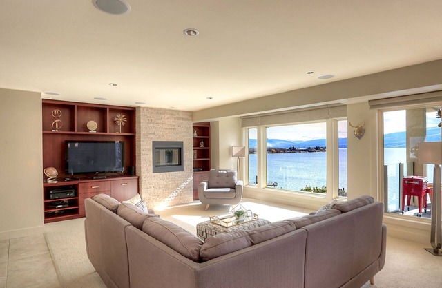 Lakeview, near beach with Heated Pool & Sauna