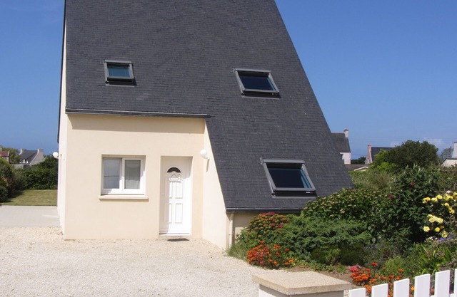 Lampaul Plouarzel - pretty house by the sea