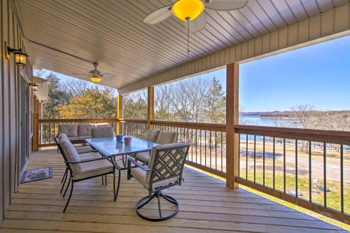 Lampe Retreat with Pool Access - Walk to Lake!