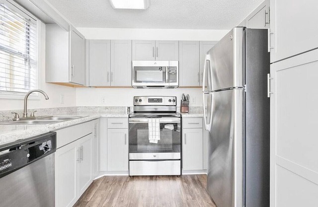 Landing at Crowne Club Apartments - 2 Bedrooms in Downtown Winston Salem