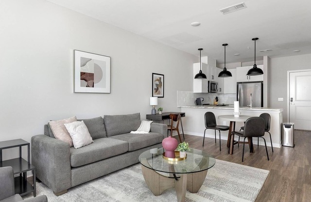Landing at Laurel at Dry Creek - 1 Bedroom in E.