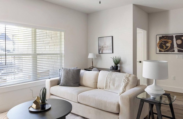 Landing | Beautiful 2BD, Clubhouse, Pool