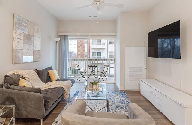 Landing | Beautiful 2BD, Pool, Clubhouse