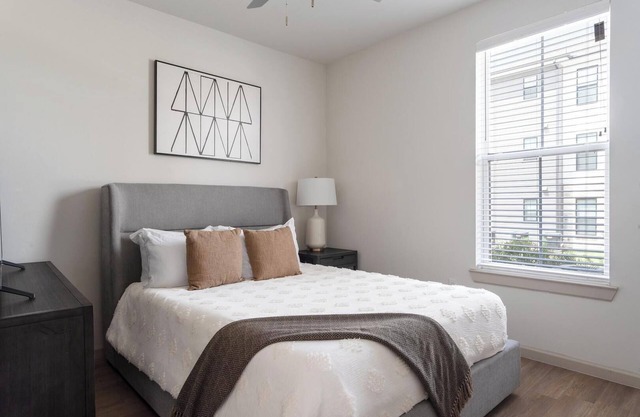 Landing | Chic 1BD, Clubhouse, Pool