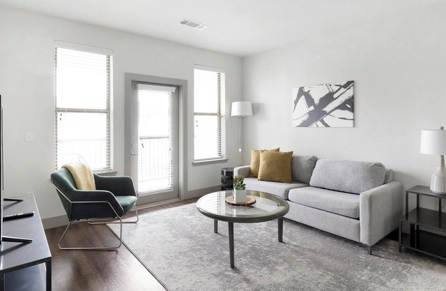 Landing | Chic 1BD, Courtyard, Clubhouse