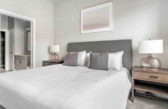Landing | Chic 1BD, Gym, Pool