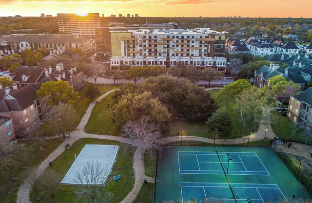 Landing | Incredible 2BD, Pool, Gym