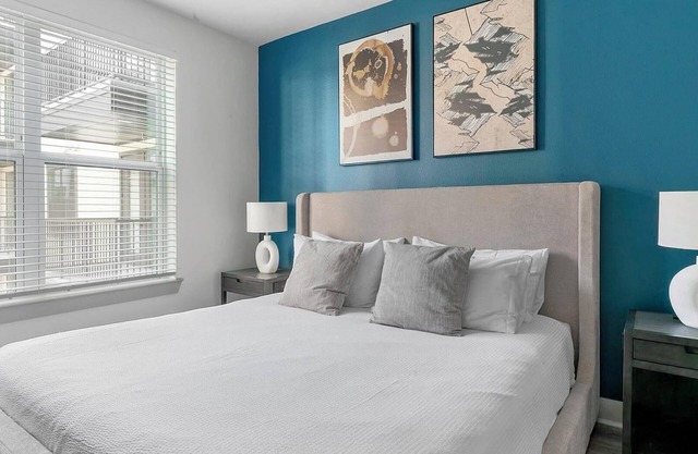 Landing | Modern 1BD, Gym, Courtyard