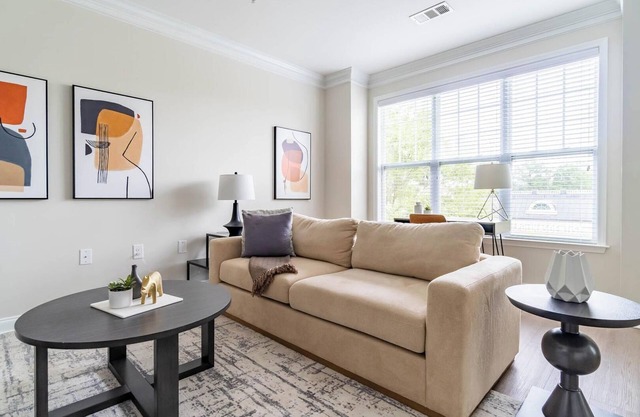 Landing | Spectacular 2BD, Courtyard, Pool