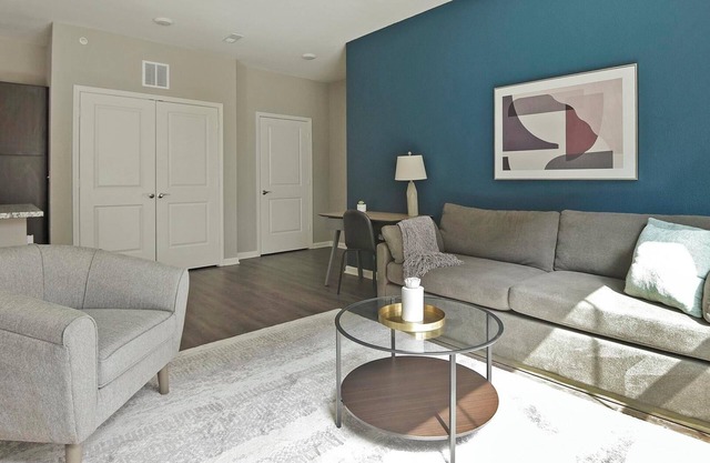 Landing | Stunning 1BD, Gym, Pool