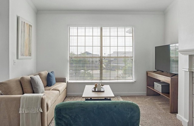 Landing | Stunning 1BD, Gym, Clubhouse