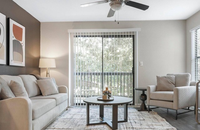 Landing | Stunning 2BD, Gym, Clubhouse