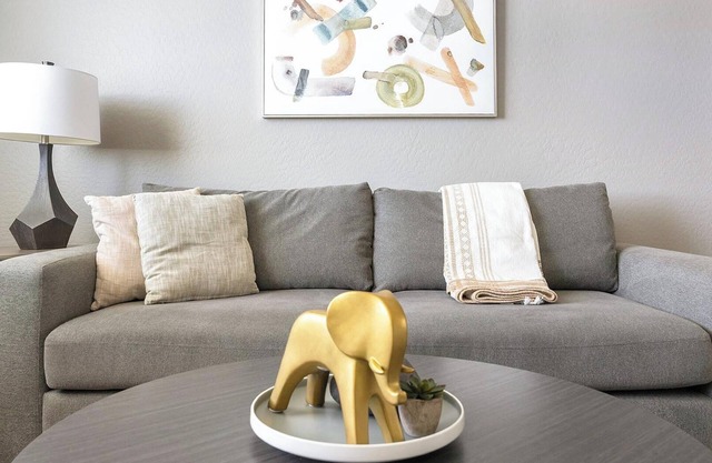Landing | Stylish 2BD, Pool, Clubhouse