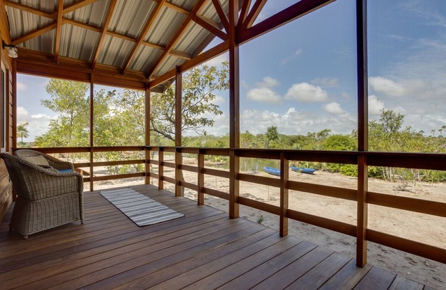 Large 1-Bed-Lagoon Hideaway-Maya Beach, Placencia