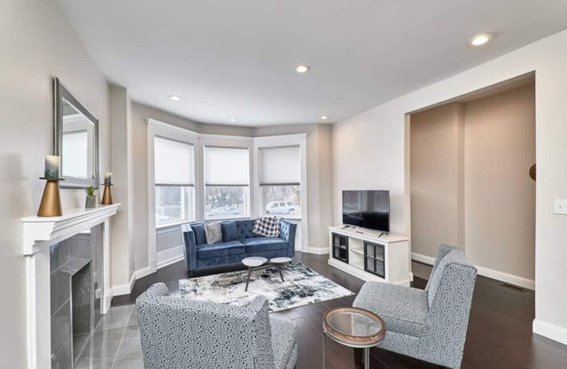 Large 2 Bd 2 Ba Forest park, CWE eats, BJ Hospital