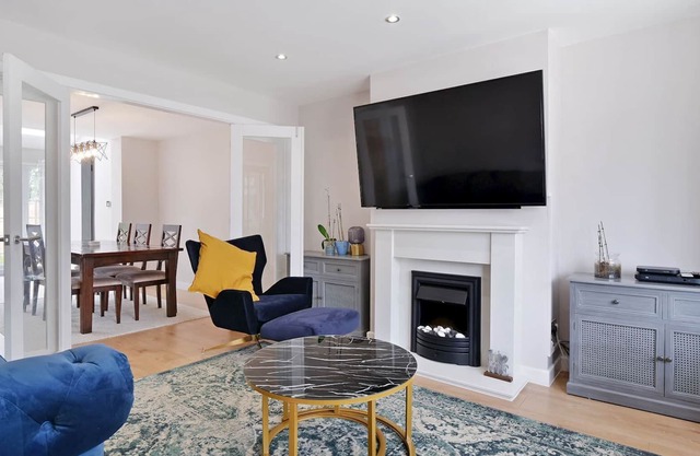 Large 3 Bedroom House with Garden - Orpington