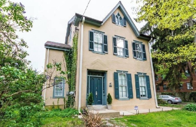Large 3br apartment in historic Germantown mansion
