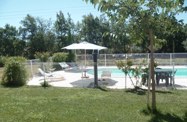 Large 5-bedroom air-conditioned house with swimming pool in the Luberon