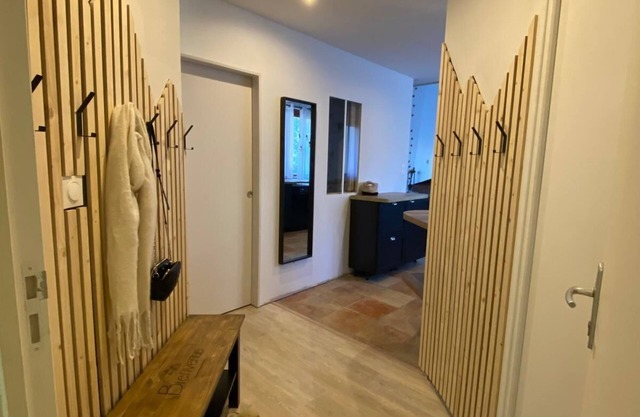 Large 6-8 person apartment 300m from the cable car