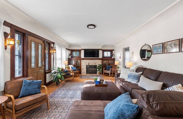 Large 7 Bedroom House in Bay View MKE