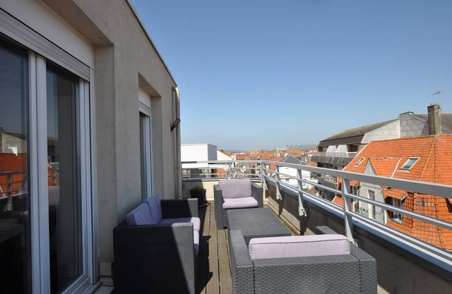 Large 80 m2 2-bedroom duplex apartment in town center