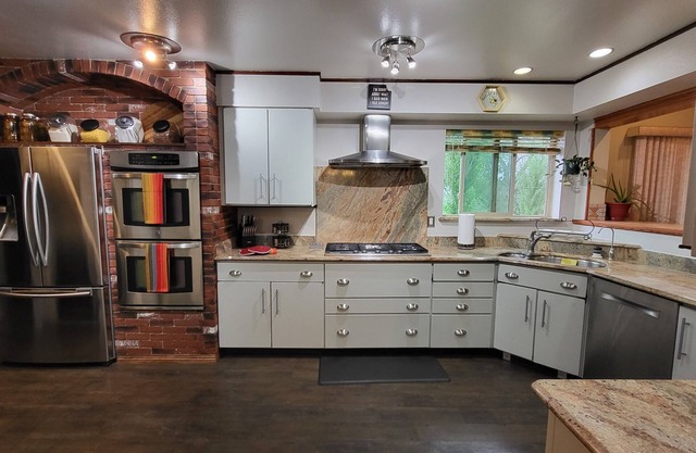 Large and Beautiful Home, Centrally Located With Gourmet kitchen, Pool and More