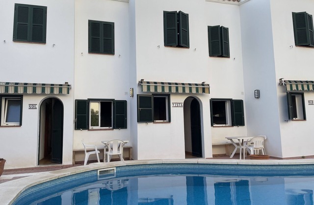 Large apartment with 6 bedrooms and 4 bathrooms with pool in Addaia