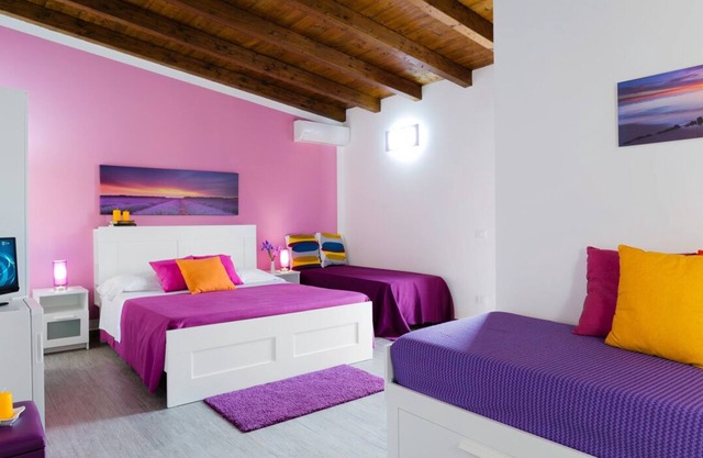 Large apartment with air conditioning, Wi-Fi 3 bedrooms 3 bathrooms sleeps 11