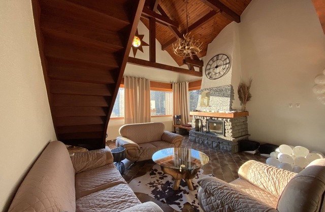 Large-capacity group gîte with outdoor SAUNA and JACUZZI