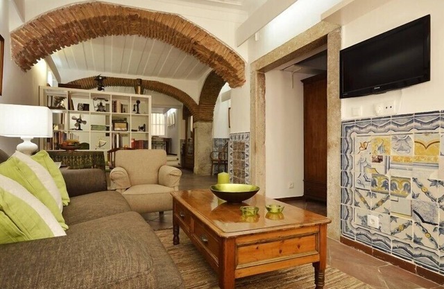 Large charismatic refined open space studio in best quarter