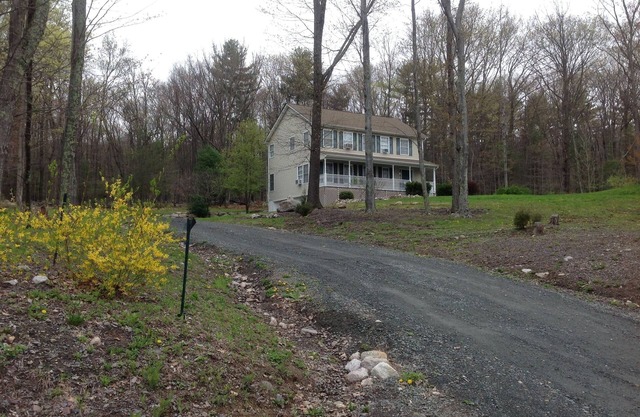 Large clean home in Pine Bush near Wallkill Bethel, Watchtower Farm, Ny