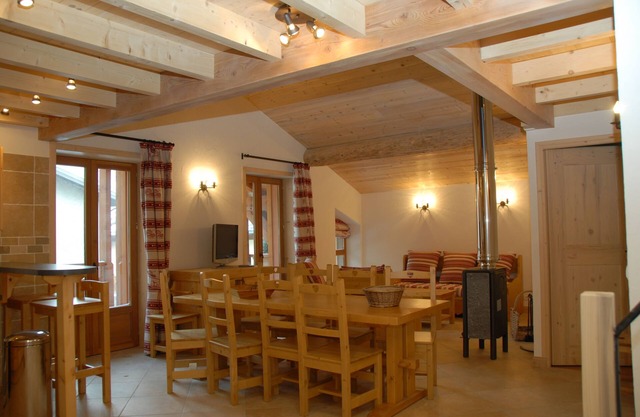 Large, comfortable apartment for 10 at the foot of the piste